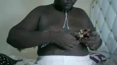 Snapshot of choclate_goddess chatting on December 21, 2025, 10:55 am Paula online show from December 21, 2025, 10:55 am