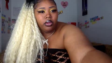 Snapshot of chocolatebunnyxx69 chatting on February 19, 2025, 2:12 am Melina online show from February 19, 2025, 2:12 am