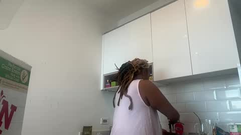 Snapshot of chocolatecakequeen chatting on December 20, 2024, 3:31 pm ChocolateCakeQueen online show from December 20, 2024, 3:31 pm