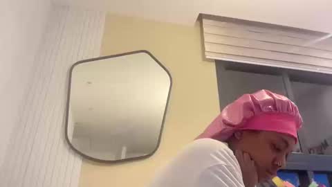 Snapshot of chocolatecakequeen chatting on December 29, 2024, 4:27 am ChocolateCakeQueen online show from December 29, 2024, 4:27 am