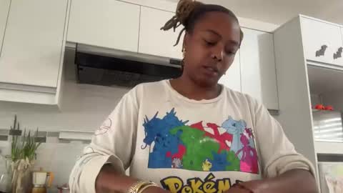 Snapshot of chocolatecakequeen chatting on October 27, 2025, 8:35 pm ChocolateCakeQueen online show from October 27, 2025, 8:35 pm