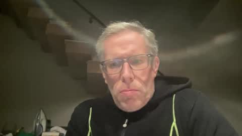 choupipat1 online show from March 2, 2025, 9:32 pm