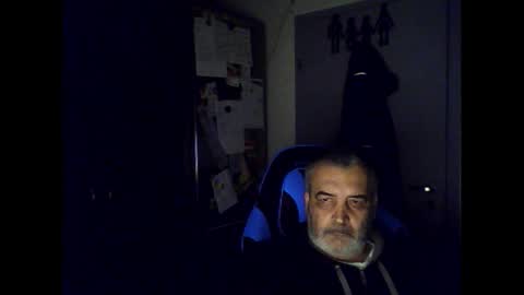 Snapshot of chris250268 chatting on October 5, 2025, 2:32 am Chris online show from October 5, 2025, 2:32 am