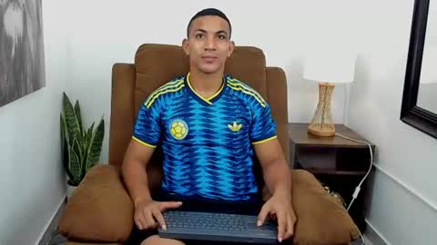 Snapshot of chris_arthus chatting on July 16, 2026, 1:33 am Chris online show from July 16, 2026, 1:33 am