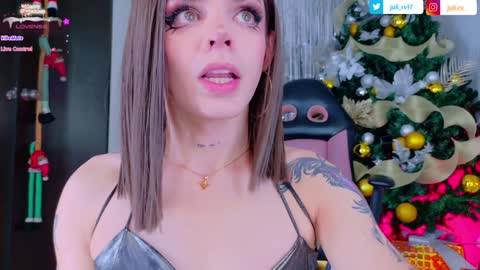 Snapshot of chris_parker01 chatting on January 3, 2025, 3:55 pm juli Instagram july rv17 - Twitter juli rv17 online show from January 3, 2025, 3:55 pm