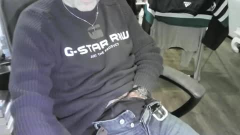 chrisprngr online show from December 18, 2025, 5:41 pm