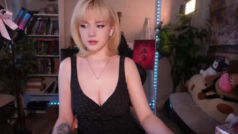 Snapshot of chriss_foxx chatting on June 10, 2026, 3:44 pm chriss_foxx online show from June 10, 2026, 3:44 pm