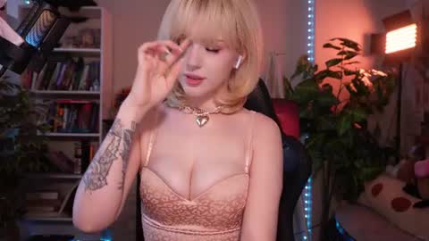Snapshot of chriss_foxx chatting on July 1, 2026, 3:34 pm chriss_foxx online show from July 1, 2026, 3:34 pm