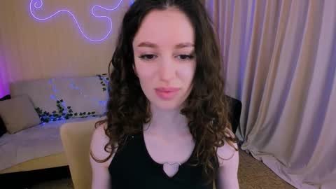 Snapshot of christinaconteeree chatting on September 23, 2025, 1:36 pm christinaconteeree online show from September 23, 2025, 1:36 pm