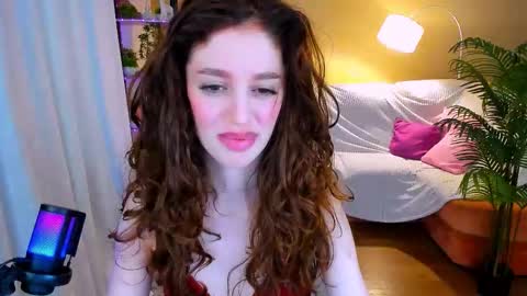 Snapshot of christinaconteeree chatting on October 7, 2025, 1:30 pm christinaconteeree online show from October 7, 2025, 1:30 pm