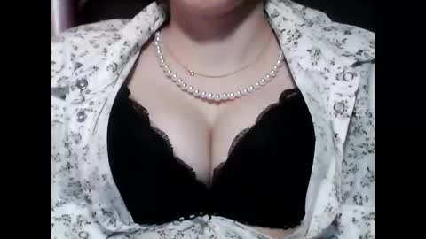 Snapshot of christine40211 chatting on January 6, 2025, 8:28 pm christine40211 online show from January 6, 2025, 8:28 pm