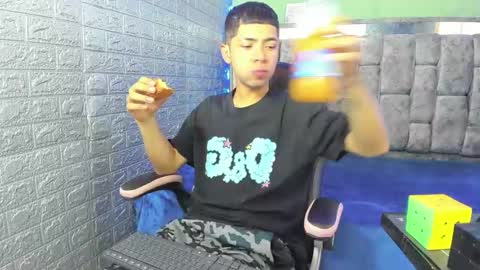 Christoper Giraldo online show from March 12, 2026, 1:39 pm