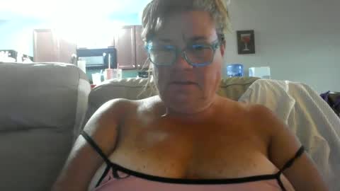 Snapshot of christopher_rain chatting on July 1, 2026, 12:01 am Christopher Rain online show from July 1, 2026, 12:01 am