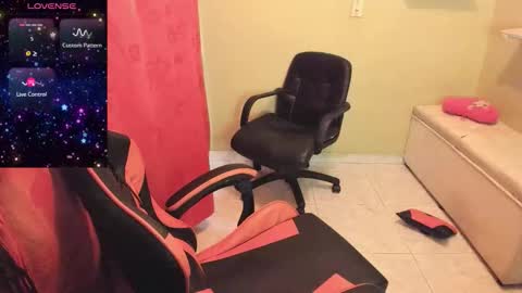 kate   online show from October 15, 2025, 9:37 pm