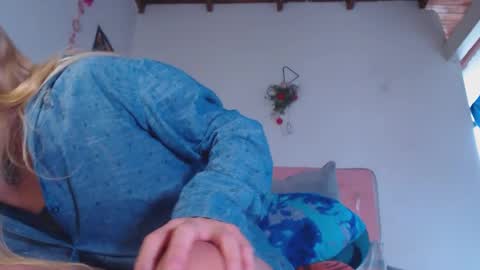 Snapshot of cicimom chatting on December 18, 2025, 1:50 pm cicimom online show from December 18, 2025, 1:50 pm