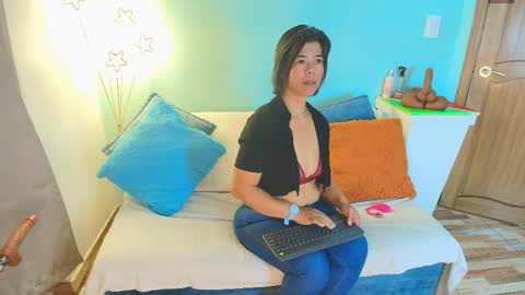 Snapshot of cinderella_jackson chatting on May 22, 2026, 11:38 am Cinderela Jackson online show from May 22, 2026, 11:38 am