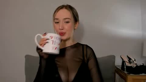 Snapshot of cindyprettywomen chatting on October 23, 2025, 3:22 pm cindyprettywomen online show from October 23, 2025, 3:22 pm