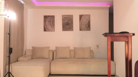 cinnamon__criss online show from June 8, 2026, 9:48 pm