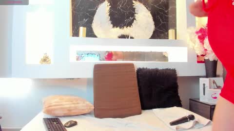 Cinthya  online show from November 20, 2025, 12:27 pm