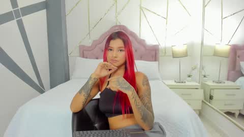 CintiaCollins  online show from February 19, 2025, 7:27 pm