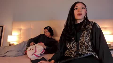 Snapshot of cintya_kors chatting on January 14, 2025, 2:19 am Cintya online show from January 14, 2025, 2:19 am