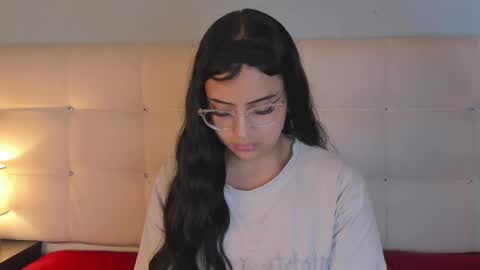 Snapshot of cintya_kors chatting on March 4, 2025, 7:11 pm Cintya online show from March 4, 2025, 7:11 pm