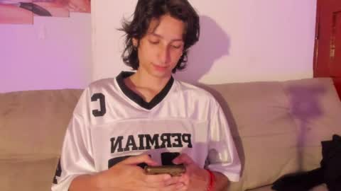 cirosky_elchicopolla online show from April 30, 2026, 3:35 am