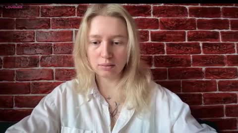 citrusblissss online show from November 4, 2025, 2:32 am