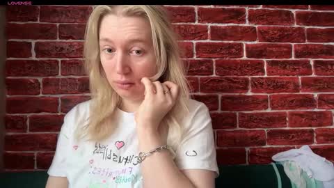 citrusblissss online show from November 6, 2025, 2:56 am