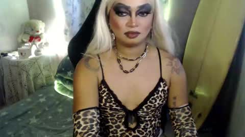 Snapshot of cj_parker69 chatting on May 13, 2026, 12:30 am QUEEN CESS online show from May 13, 2026, 12:30 am