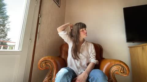 Snapshot of claire_moulin chatting on April 14, 2026, 12:00 pm Claire Moulin online show from April 14, 2026, 12:00 pm