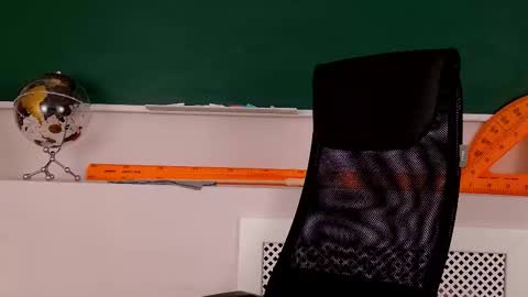 Claire online show from November 17, 2025, 2:45 pm