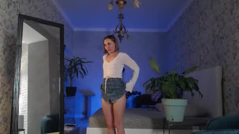 Clara online show from October 25, 2025, 5:19 pm