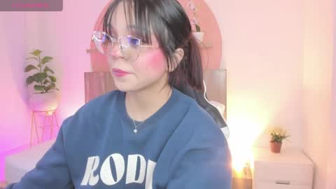 Snapshot of clara_lu chatting on May 23, 2026, 2:50 am C L A R A online show from May 23, 2026, 2:50 am