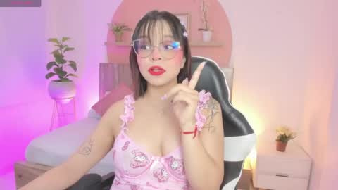 Snapshot of clara_lu chatting on May 27, 2026, 2:41 am C L A R A online show from May 27, 2026, 2:41 am
