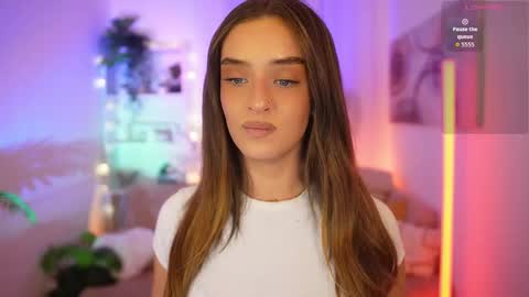 Clara smile online show from March 18, 2026, 7:39 pm