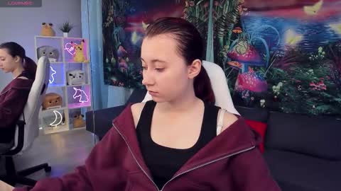 clarabenson online show from September 23, 2025, 6:11 pm