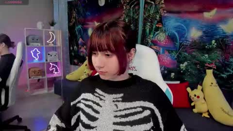 clarabenson online show from November 5, 2025, 6:41 pm