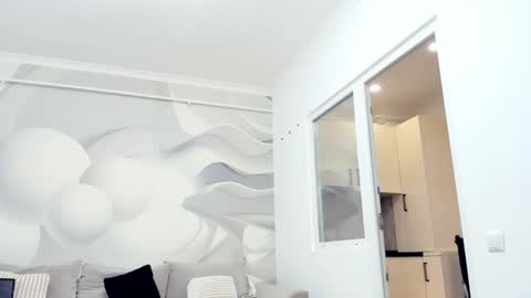 Clara and Nicky online show from January 7, 2026, 8:17 am