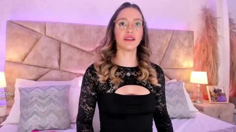 Snapshot of claradelmar_ chatting on May 19, 2026, 10:32 am Clara del mar online show from May 19, 2026, 10:32 am