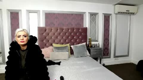 Snapshot of claragarner chatting on December 1, 2024, 10:21 pm Clara online show from December 1, 2024, 10:21 pm