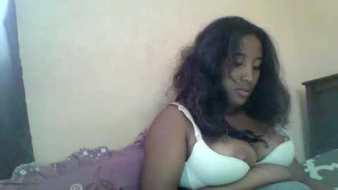 Clarah0123 online show from February 5, 2025, 9:15 am