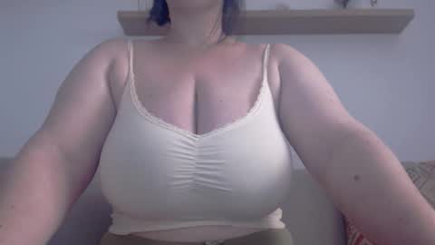 Clara online show from April 18, 2026, 1:59 pm