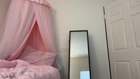 Clara online show from April 22, 2026, 10:22 pm
