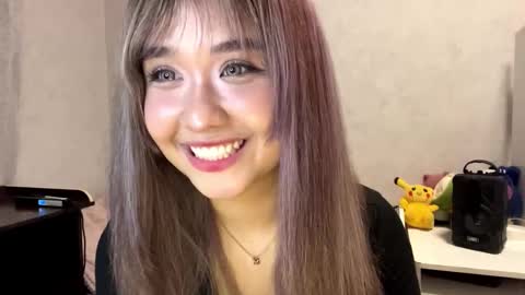 Snapshot of clary_cloud chatting on November 4, 2025, 6:18 pm Lara online show from November 4, 2025, 6:18 pm