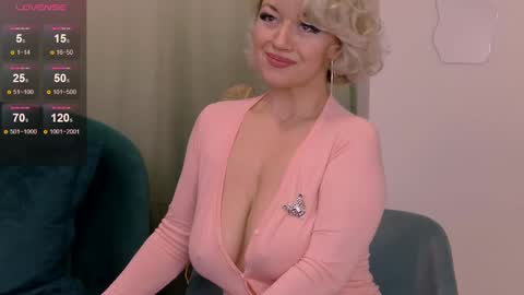 Snapshot of classytinna chatting on December 6, 2024, 2:49 pm Classy Tinna online show from December 6, 2024, 2:49 pm