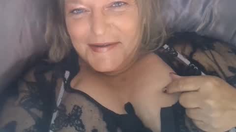 Snapshot of claudineddd chatting on December 13, 2024, 12:20 am ClaudineDDD online show from December 13, 2024, 12:20 am