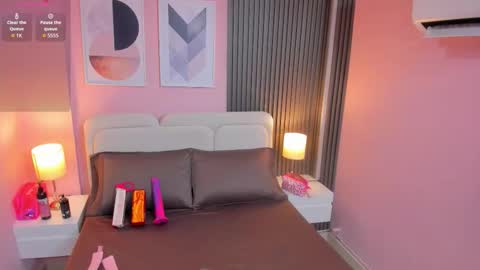 clauwdeen  wolf online show from November 12, 2025, 7:46 pm