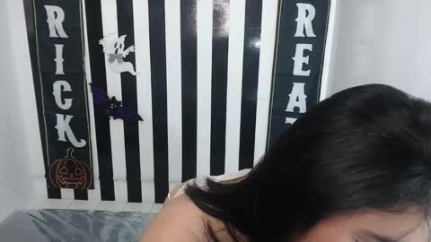 Snapshot of clementine_t chatting on October 29, 2025, 2:41 pm Clementine online show from October 29, 2025, 2:41 pm