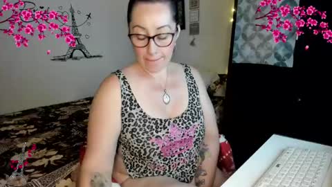 Snapshot of cleo_christmas chatting on May 29, 2026, 12:08 am cleo_christmas online show from May 29, 2026, 12:08 am